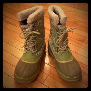 Sorel waterproof lined boots.